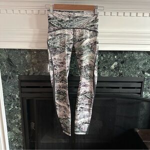 Lululemon Train Times Pant 25" Springscape Multi / Obsidian size 4